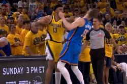 竞彩NBA-NBA总决赛惊现假摔闹剧，裁判错误判罚惹争议