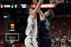 美国媒体都炸了！NBA官方4个机位回放杨瀚森隔扣！最霸气的是表情