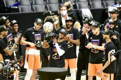 竞彩网-为什么太阳要顶薪续约布克？