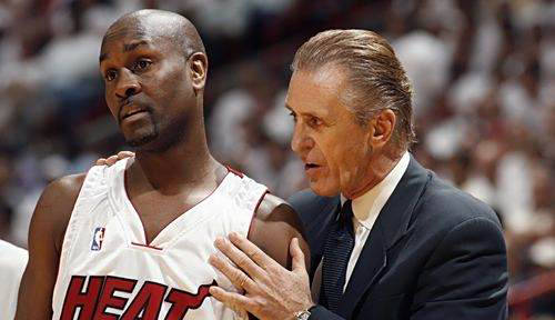 奥尼尔指责莱利 - NBA管理风格引发争议