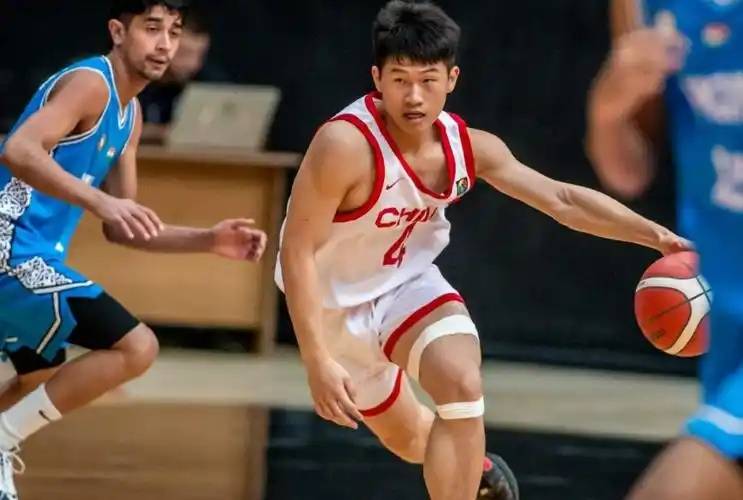 刘李：从防守做起，专注于挡拆、抢篮板等基础任务，积极创造机会