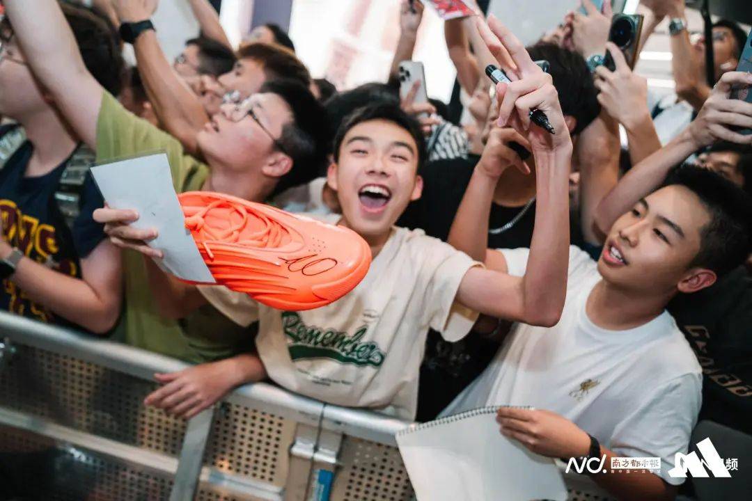 NBA球星哈登，首次到访佛山