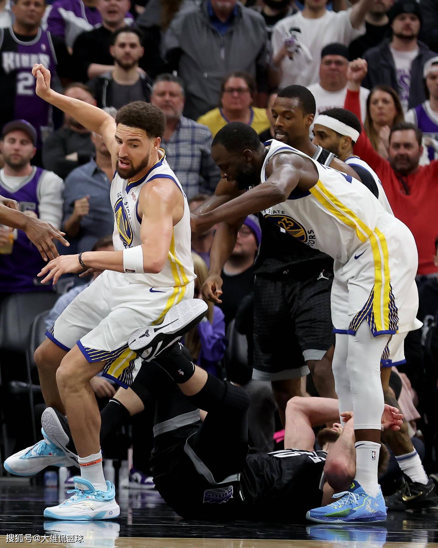 追梦格林时隔多年再谈踩踏萨博尼斯,他要抓我脚踝,不能怪我