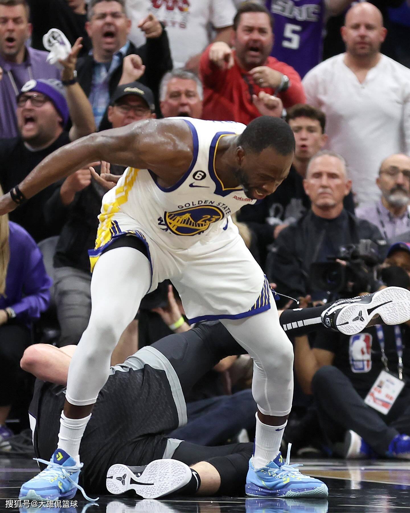 追梦格林时隔多年再谈踩踏萨博尼斯,他要抓我脚踝,不能怪我