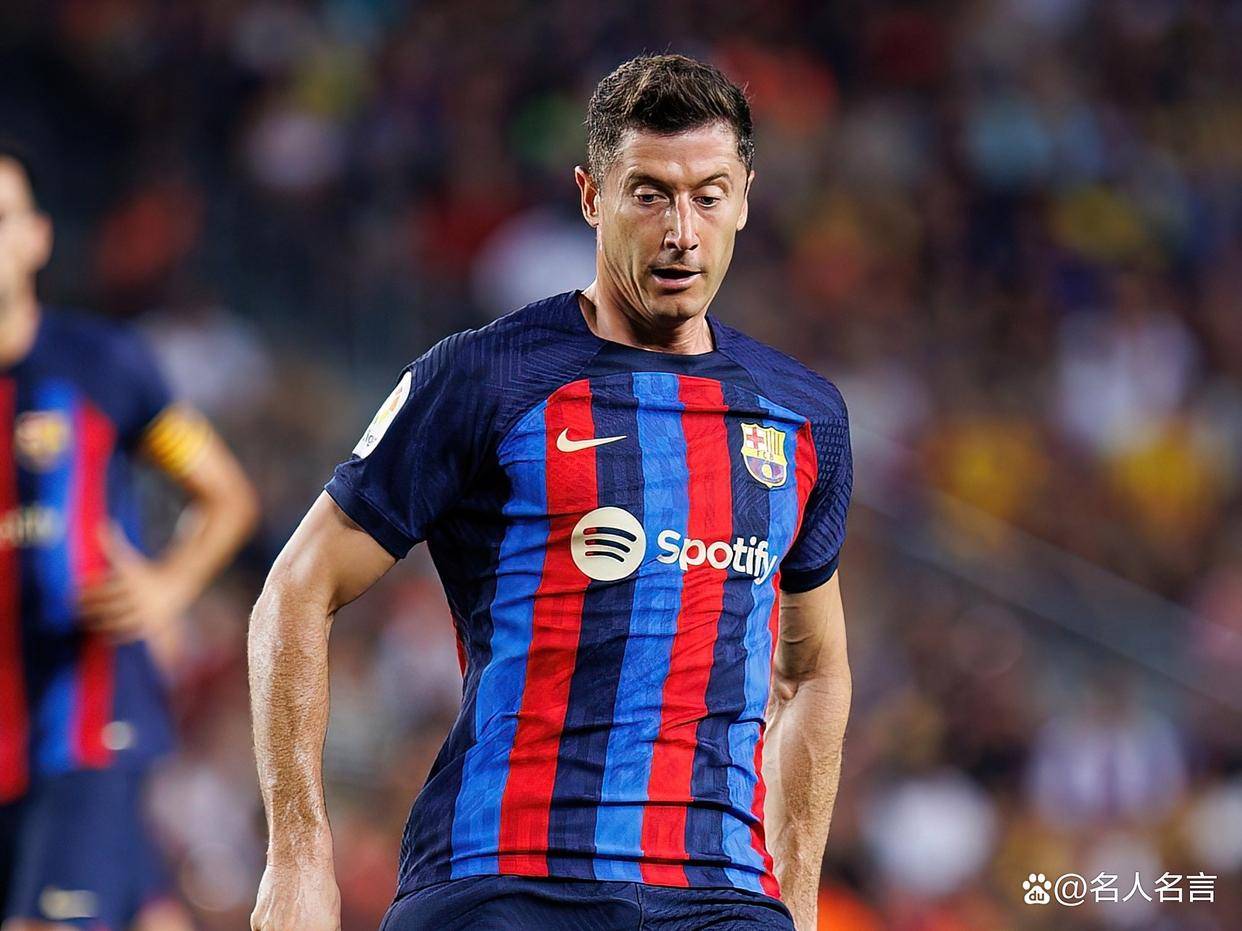 莱万转会升温：AC米兰还是沙特？