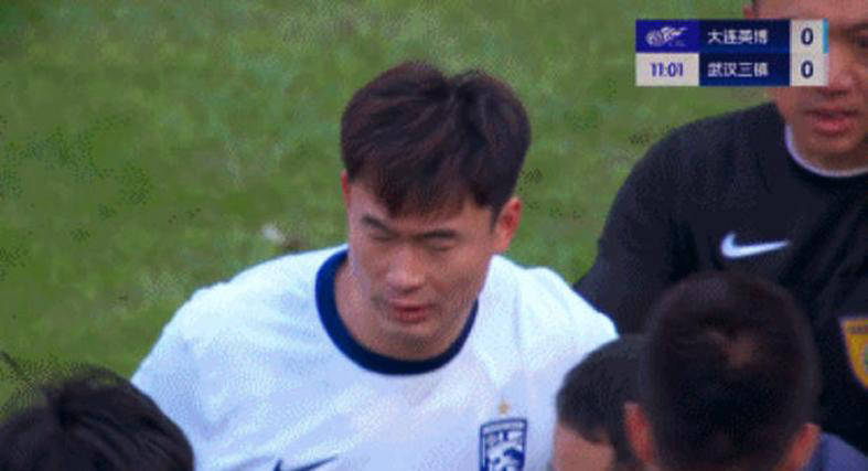 大连主场惜平武汉三镇,草皮质量成短板