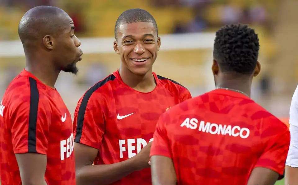 两人同样高产 为何梅西金球碾压姆巴佩？姆巴佩在俱乐部遭遇挑战？